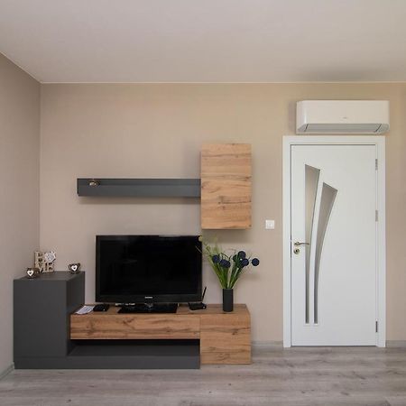 Cozy Flats Nearby Center Free Park Area Apartment Varna Ngoại thất bức ảnh