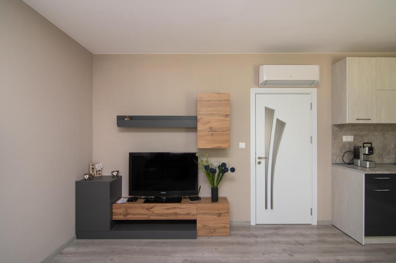 Cozy Flats Nearby Center Free Park Area Apartment Varna Ngoại thất bức ảnh