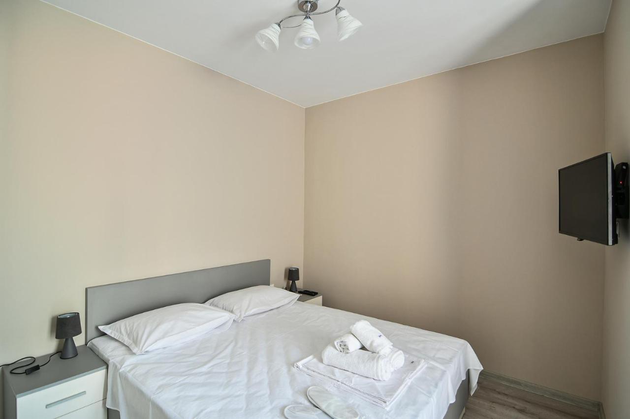 Cozy Flats Nearby Center Free Park Area Apartment Varna Ngoại thất bức ảnh
