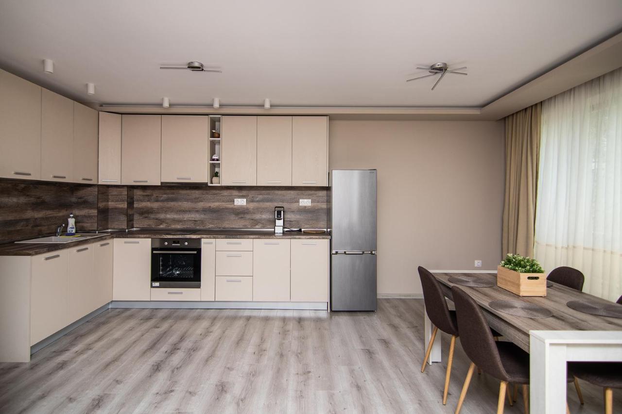 Cozy Flats Nearby Center Free Park Area Apartment Varna Ngoại thất bức ảnh