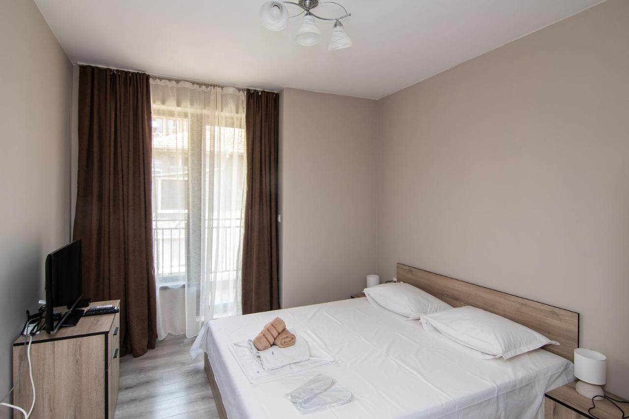 Cozy Flats Nearby Center Free Park Area Apartment Varna Ngoại thất bức ảnh