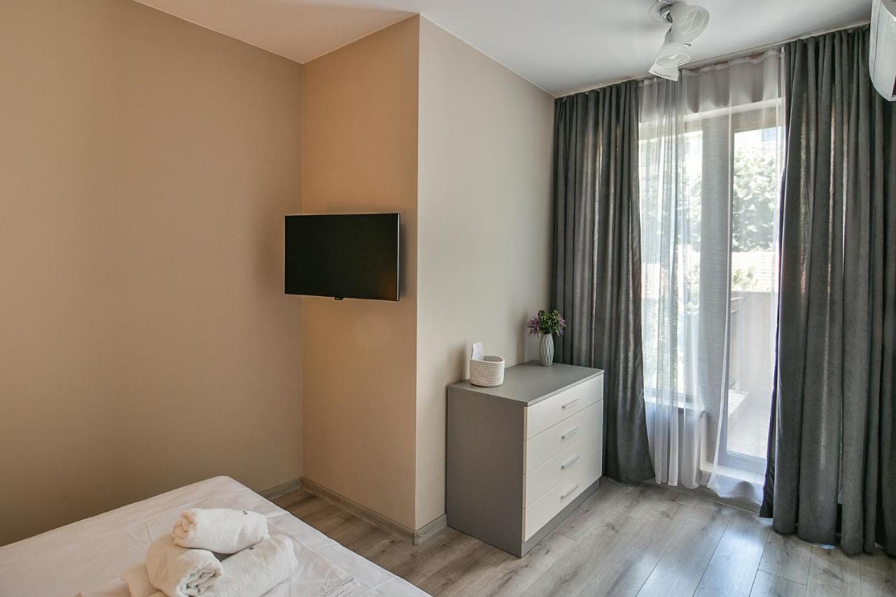 Cozy Flats Nearby Center Free Park Area Apartment Varna Ngoại thất bức ảnh