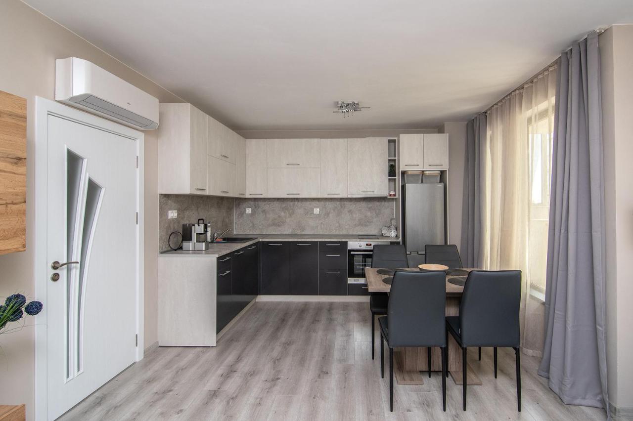 Cozy Flats Nearby Center Free Park Area Apartment Varna Ngoại thất bức ảnh
