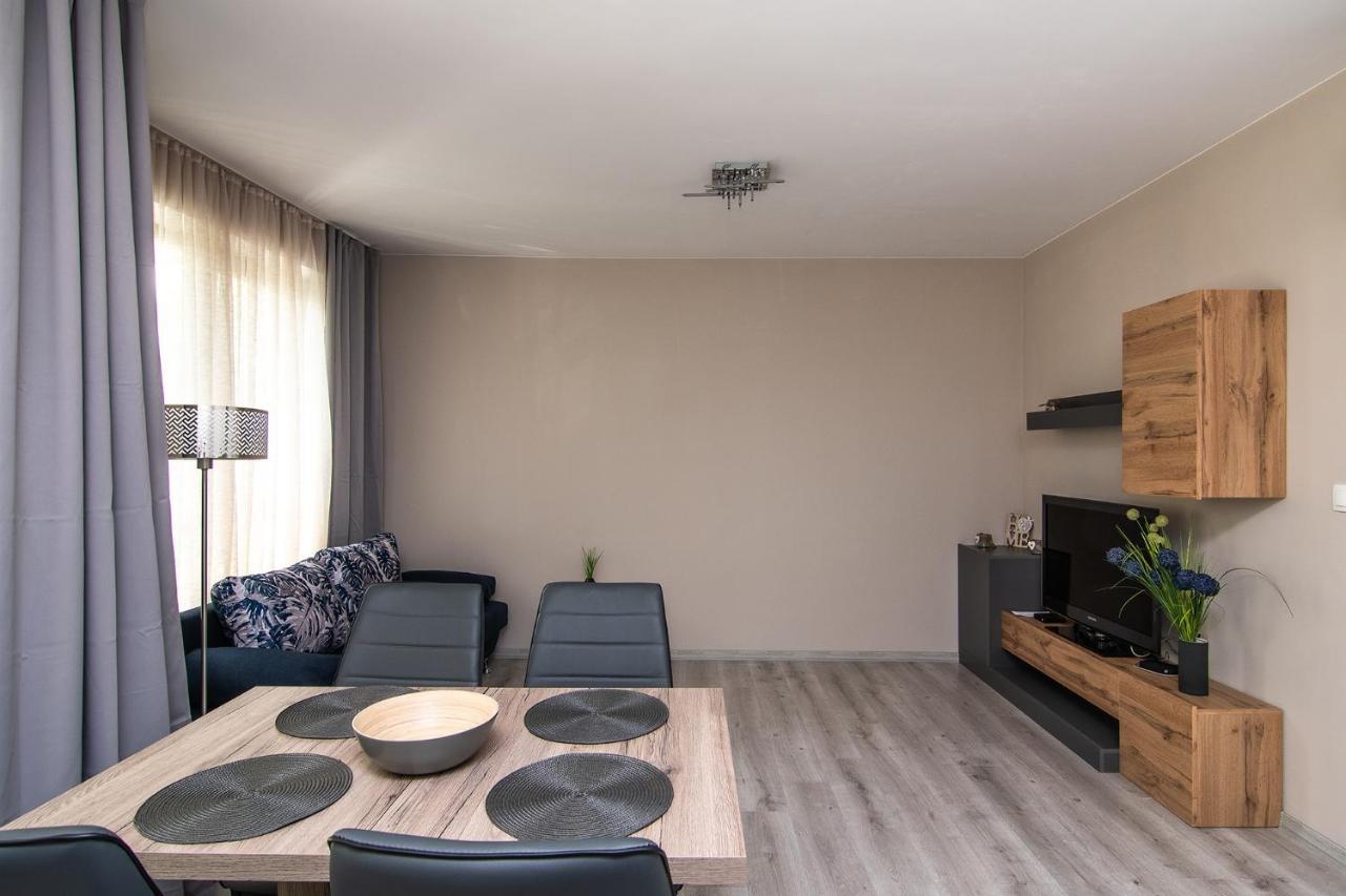 Cozy Flats Nearby Center Free Park Area Apartment Varna Ngoại thất bức ảnh
