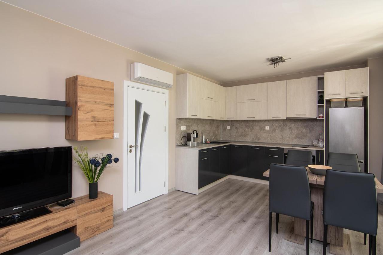 Cozy Flats Nearby Center Free Park Area Apartment Varna Ngoại thất bức ảnh